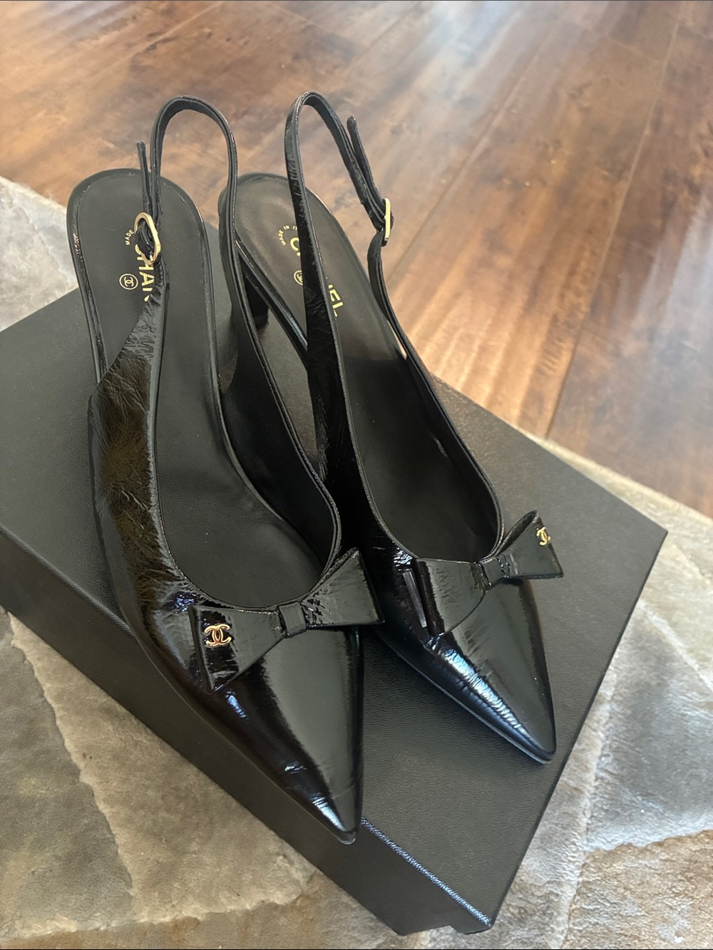 CHANEL Black Patent Leather Pointed Slingback Pumps with Bow Accent